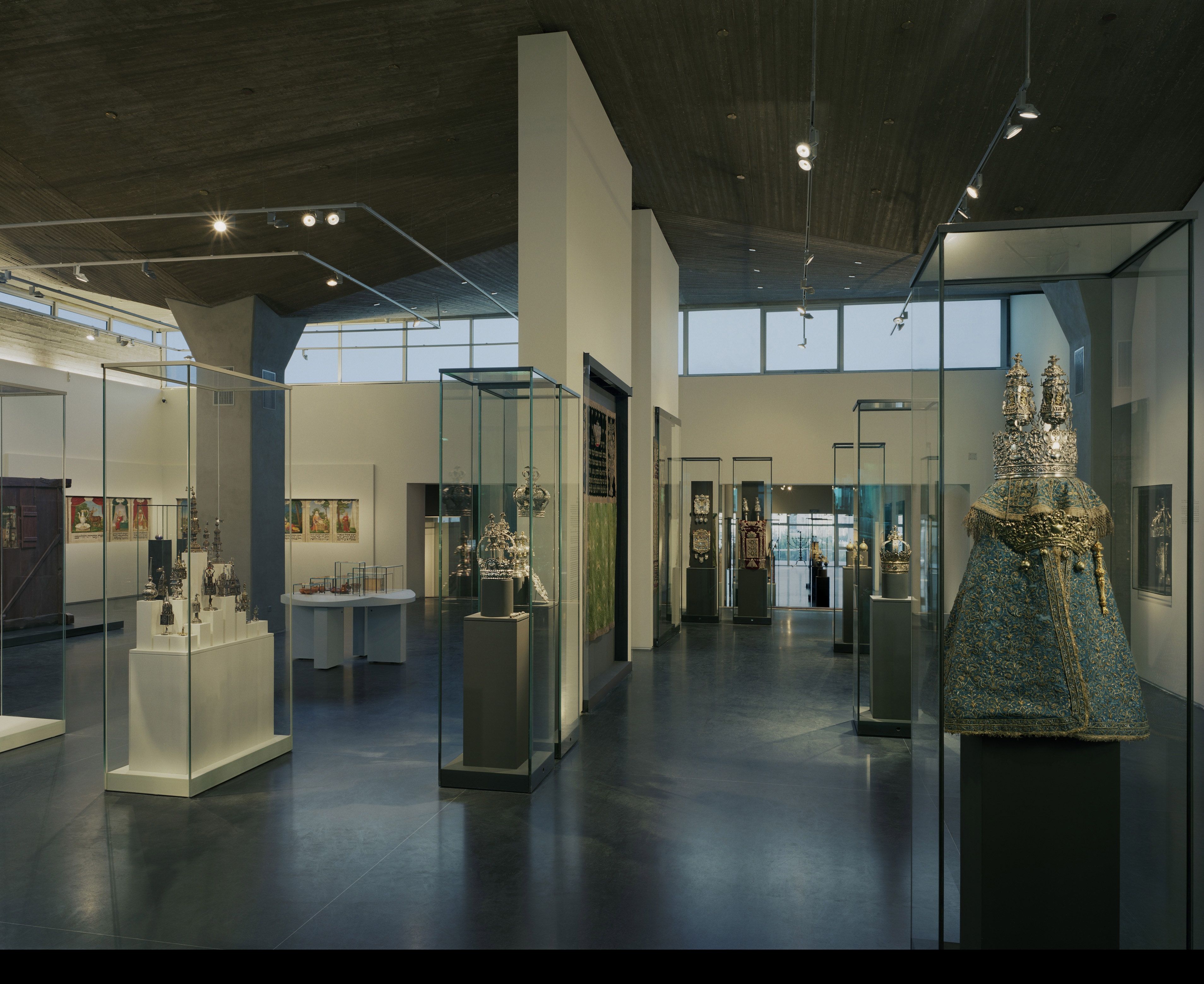 Renewed galleries in the Jack, Joseph, and Morton Mandel Wing for Jewish Art and Life at The Israel Museum, Jerusalem.  (Tim Hursley, courtesy of the Israel Museum, Jerusalem)