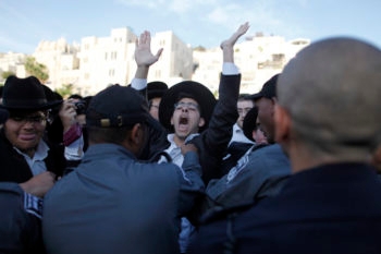 Orthodox Jews protesting against the Women of the Wall prayers in the Western Wall in Jerusalem, May 10, 2013. (Flash90)