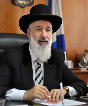 The Chief Ashkenazi Rabbi of Israel Yona Metzger in his Jerusalem office, April  2011.(Yoav Ari Dudkevitch / Flash90)