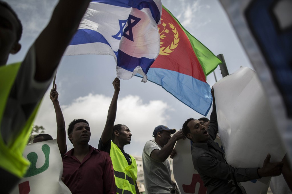 Eritrean refugees gathering outside Prime Minister's Office in Jerusalem for a demonstration against the deportation of refugees from Israel, June 9, 2013. (Yonatan Sindel/Flash90)