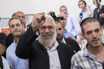 Rabbi Moti Elon arriving t leader Rabbi Moti Elon at the Magistrates Court in Jerusalem, August 7, 2013. (Flash90)