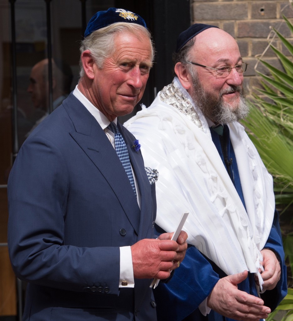 Rabbi Ephraim Mirvis with Prince Charles following Mirvis' induction ceremony as the chief rabbi of the United Hebrew Congregations of the UK and the Commonwealth at the St John's Wood Synagogue in London, Sept. 1, 2013. ( Photo by Stefan Rousseau - WPA Pool/Getty Images)