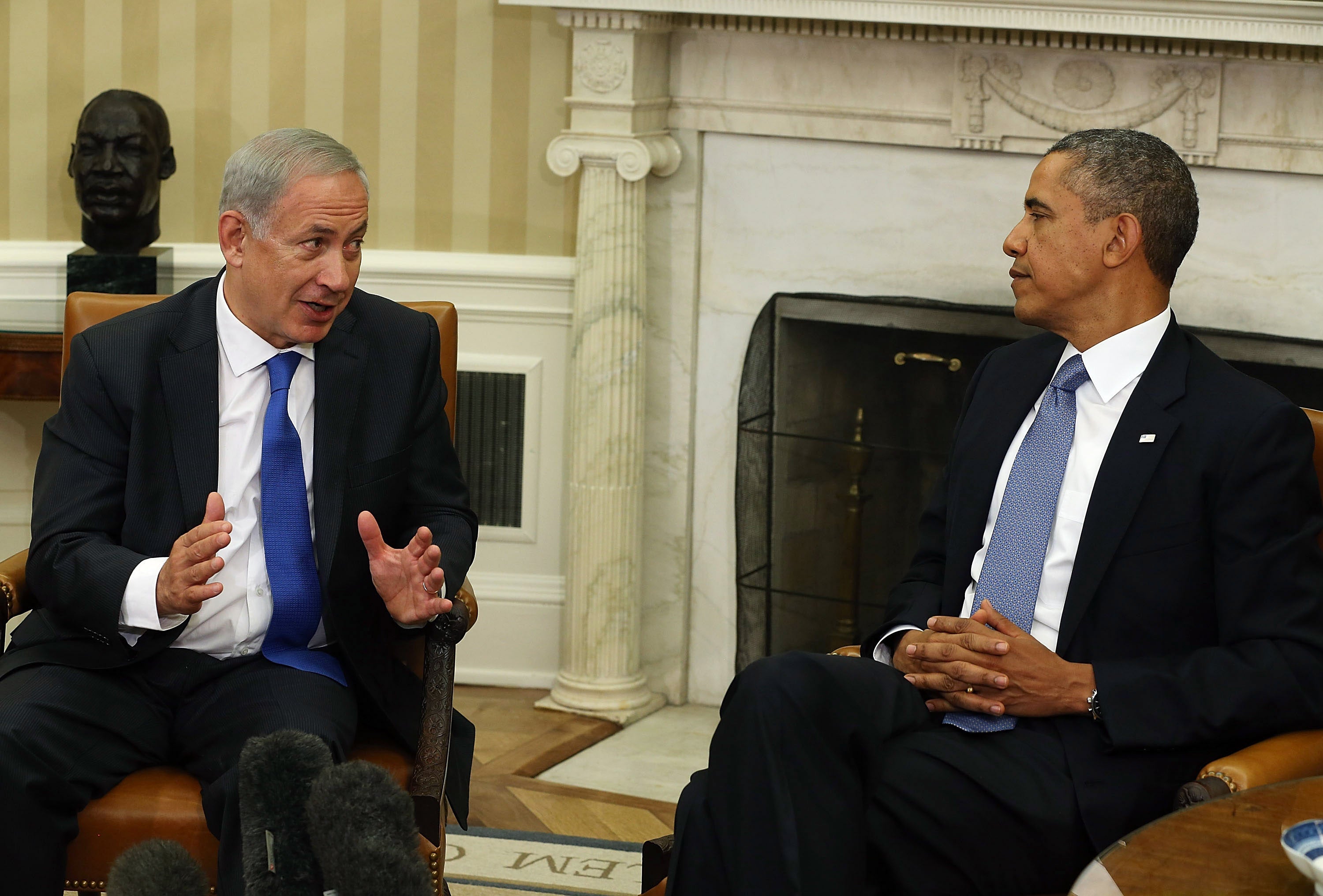 President Obama listens to Prime Minister Benjamin Netanyahu during a meeting in the Oval Office, Sept. 30, 2013. (Mark Wilson/Getty Images)