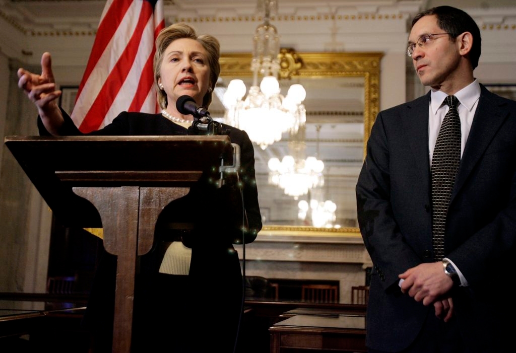 Palestinian Media Watch director Itamar Marcus at a news conference with then-Sen. Hillary Clinton unveiling a report on anti-Israel bias in Palestinian media, Feb. 8, 2007. (Chip Somodevilla/Getty Images)