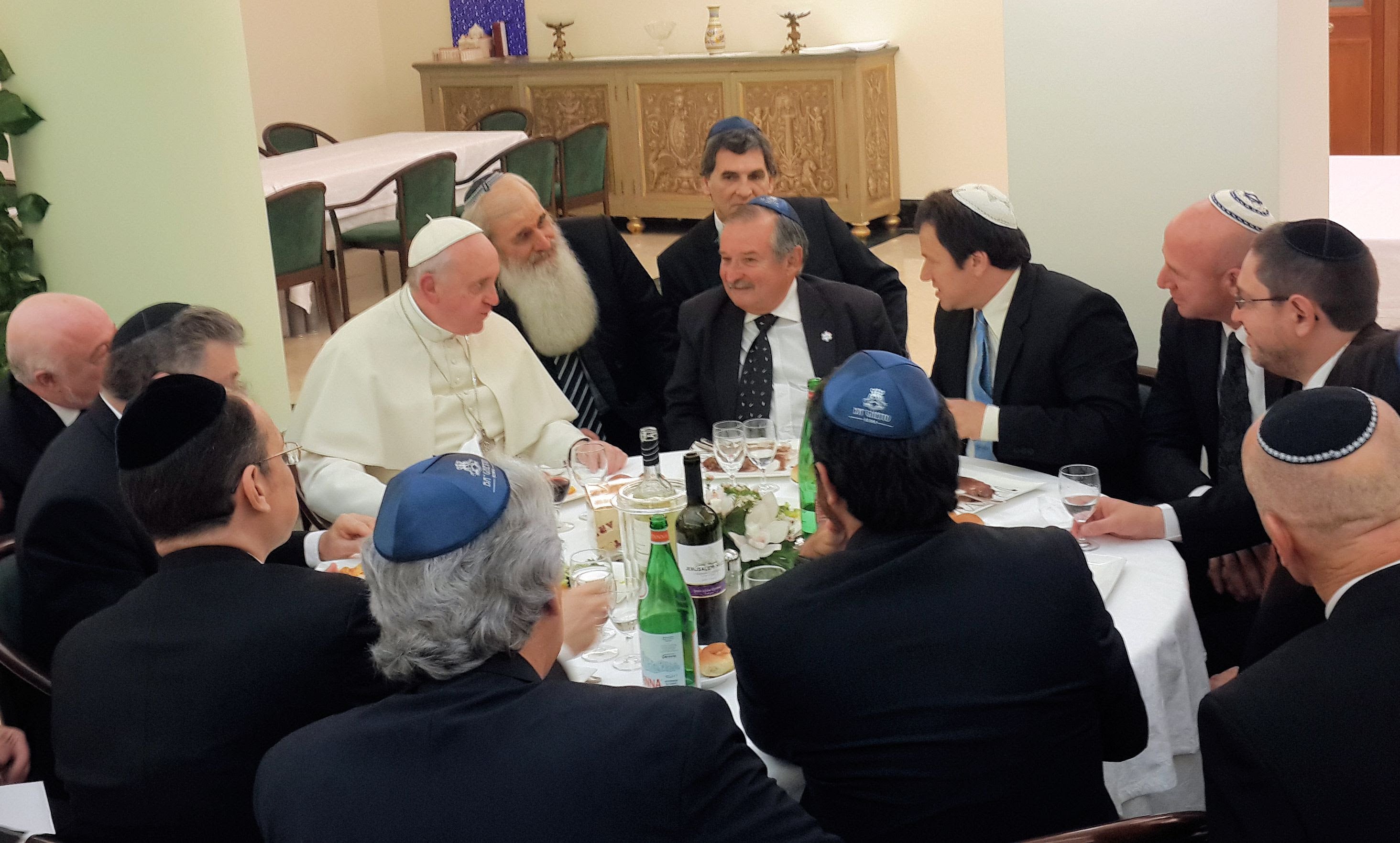 http://www.jta.org/wp-content/uploads/2014/01/pope-with-Argentine-jewish-leaders-2014.jpg