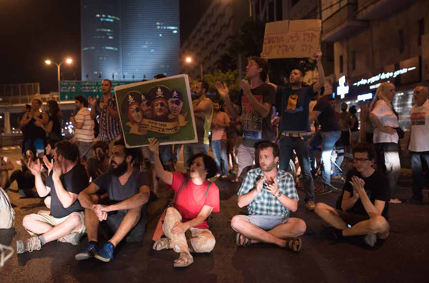 Demonstrators in Tel Aviv protest the Israeli government's support for a deal that would give two energy companies control over development of most of Israel's offshore gas deposits, June 27, 2015. (Ben Kelmer/Flash90)