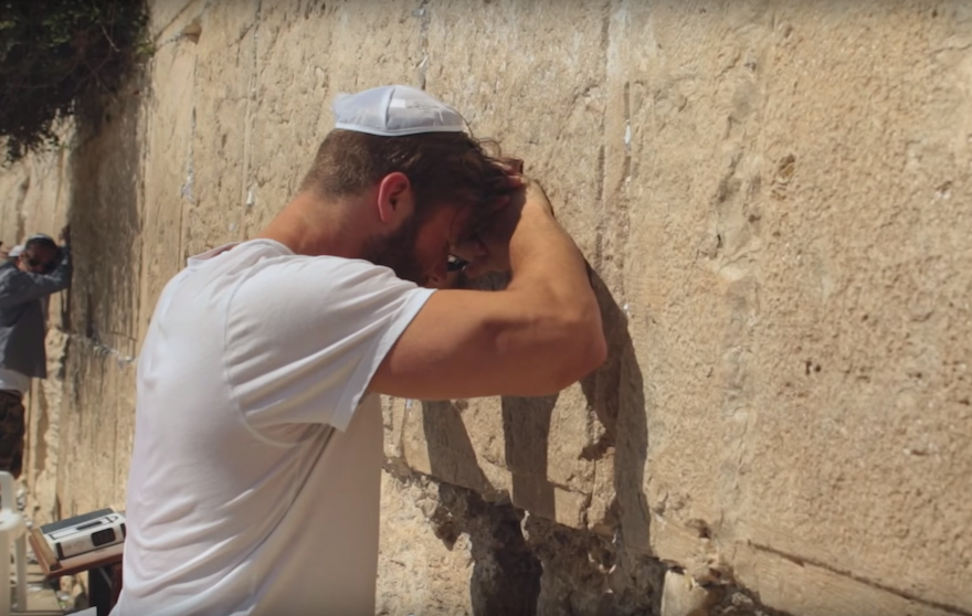 Julian Edelman praying at the Western Wall. (YouTube)