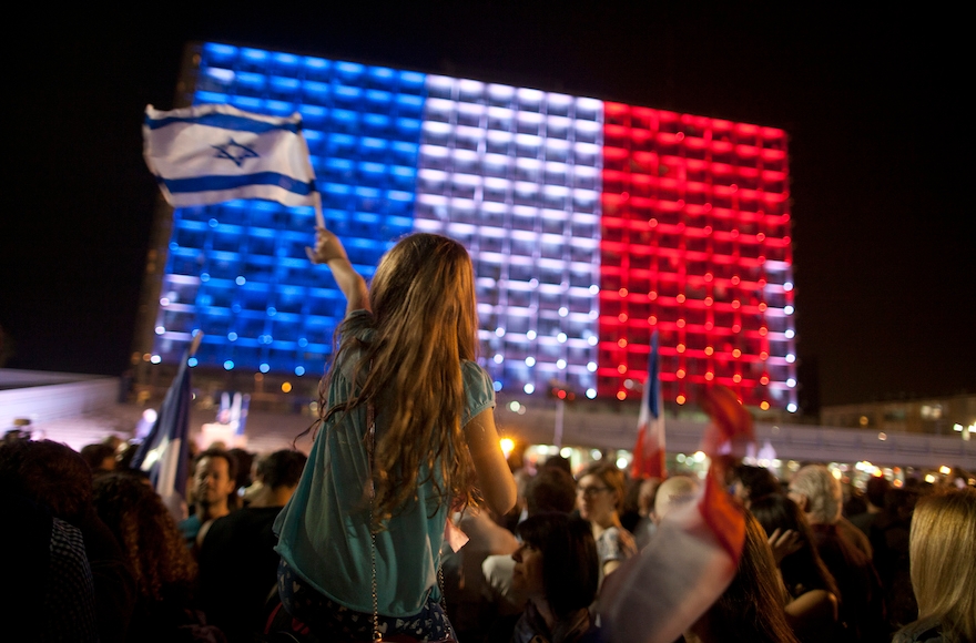 People gather to show solidarity with the victims of the Paris attacks in Tel Aviv's Rabin Square, Nov. 14, 2015. (Lior Mizrahi/Getty Images)