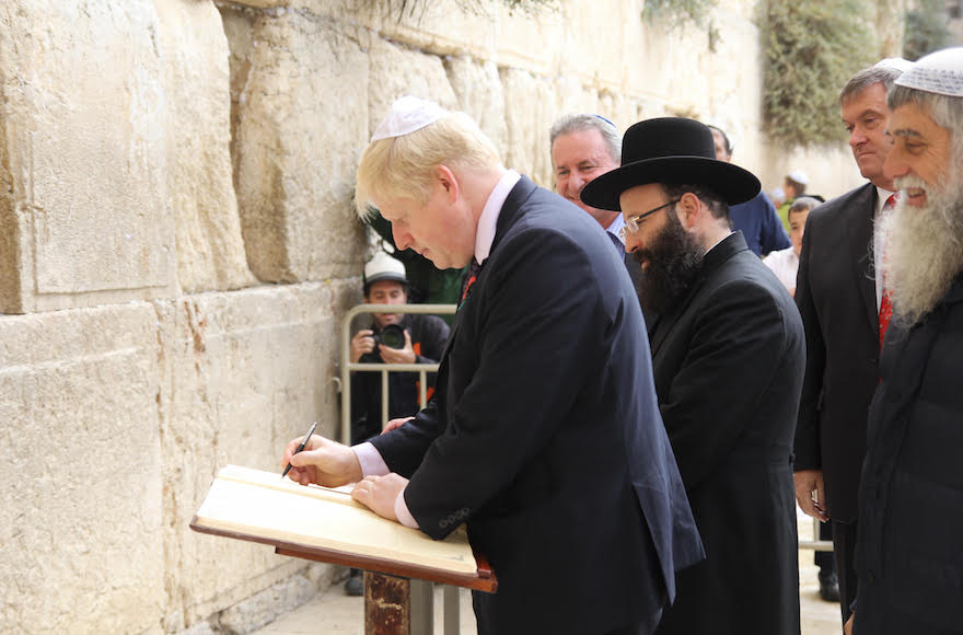 London Mayor Boris Johnson visiting the Western Wall, Nov. 11, 2015.