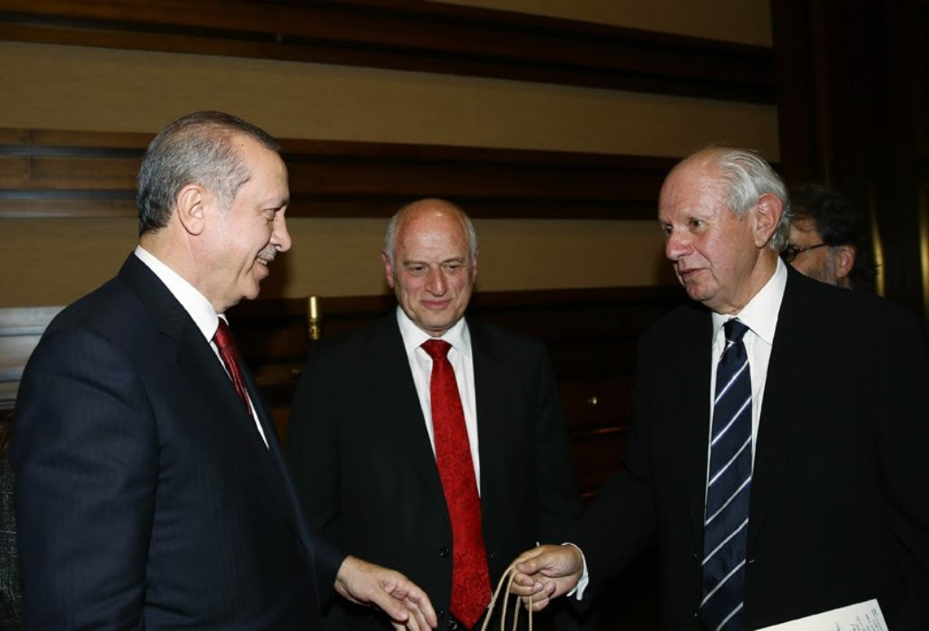Turkish President Recep Tayyip Erdogan, left, meets Tuesday in Ankara with Malcolm Hoenlein, the executive vice president of the Conference of Presidents of Major American Jewish Organizations, center, and Stephen Greenberg, right, its chairman. (Courtesy of Conference of Presidents)