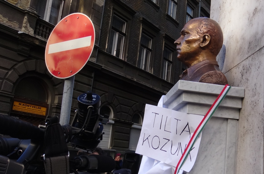 A statue of Gyorgy Donath in Budapest, Feb. 24, 2016. (Adam Csillag)