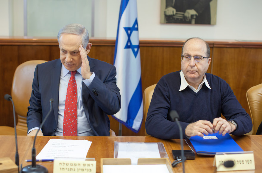 Israeli Prime Minister Benjamin Netanyahu, left, with Defense Minister Moshe Ya'alon at Netanyahu's office in Jerusalem, Nov. 15, 2015. (Emil Salman/Pool/Flash90)