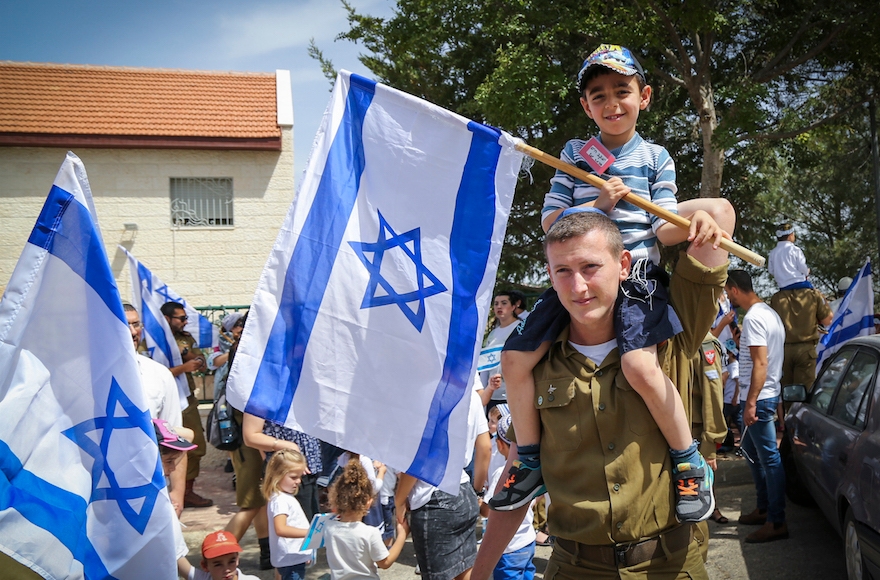 Israeli soldiers march with Kindergarten children from Efrat as they celebrate the upcoming 68th Independence in Efrat, Gush Etzion, May 9, 2016. (Gershon Elinson/Flash90)