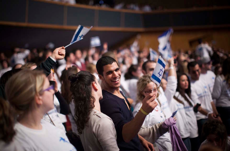 Birthright Israel participants at an event held at the International Conference Center in Jerusalem, January 7, 2013. (Yonatan Sindel/Flash90)