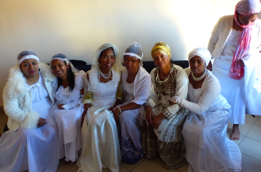 Malagasy women getting married after converting to Judaism, May 2016. (Deborah Josefson) 