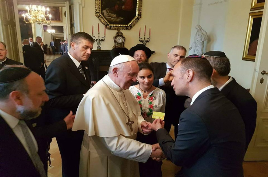 Pope Francis receives his membership card to the Krakow Jewish Community Center from its director, Jonathan Ornstein on July 31, 2016. (Photo/Courtesy of Krakow JCC) 