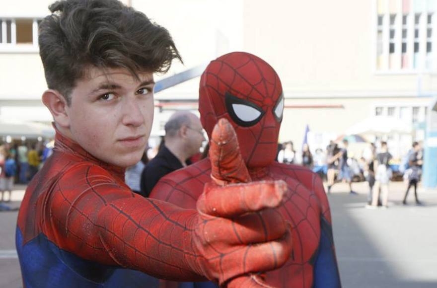 Two young men wearing Spiderman costumes at the Icon Festival in Tel Aviv, Oct. 19, 2016 (Dan Ofer)