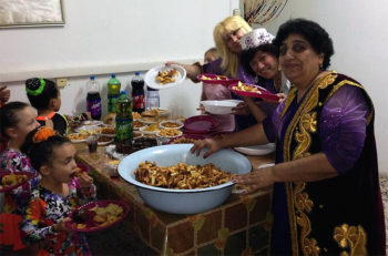 A Bukharian Jewish woman presenting her cooking at a community event in Kiryat Gat, Israel, Nov. 3, 2014. (Courtesy of Bukharim.com)