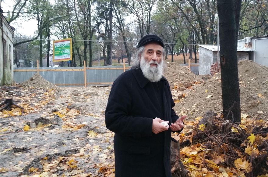 Meylakh Sheykhet at the digging site of the Old Jewish Cemetery of Lviv on Nov. 7, 2016 (Photo: JTA/Cnaan Liphshiz)
