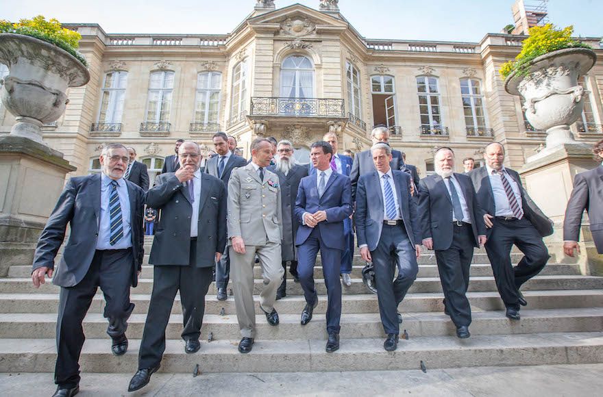 Manuel Valls, center, hosting a delegation of the Conference of European Rabbis at his office in May 2015. (Eli Itkin/Conference of European Rabbis)