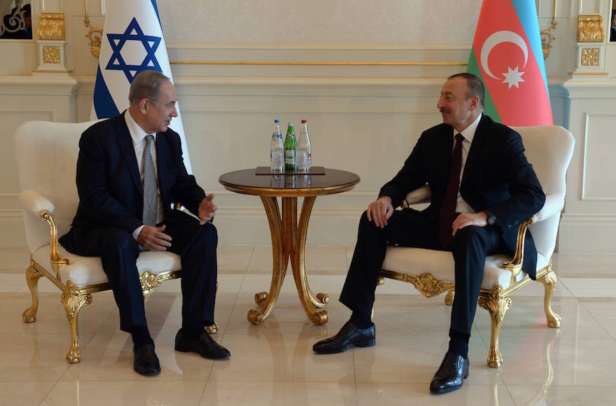 Israeli Prime Minister Benjamin Netanyahu, left, meeting with Azerbaijan President Ilham Aliyev in Baku, Azerbaijan, Dec. 13, 2016 (Haim Zach/Israel Government Press Office)