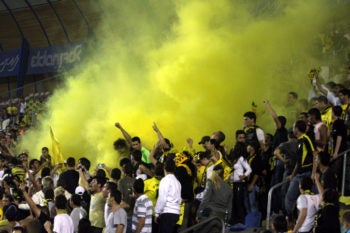 Fans of Beitar Jerusalem spilled onto the field four minutes before the end of a game on April 13, 2008.
(Lior Mizrahi/Flash90)