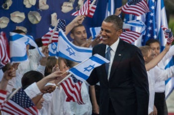 President Obama greeted by children waving Israeli and American flags at a welcoming ceremony at Shimon Peres residence in Jerusalem, March 20, 2013. (Uri Lenz/FLASH90)
