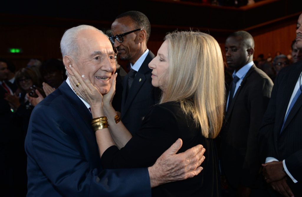 Peres lauded in star-studded ceremony