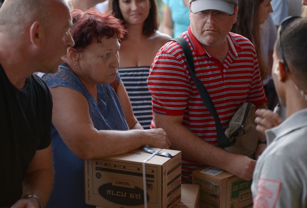 Israelis waiting to collect gas mask kits at a distribution center in Tel Aviv, Aug. 28, 2013. (Gill Yaari/Flash90/JTA)