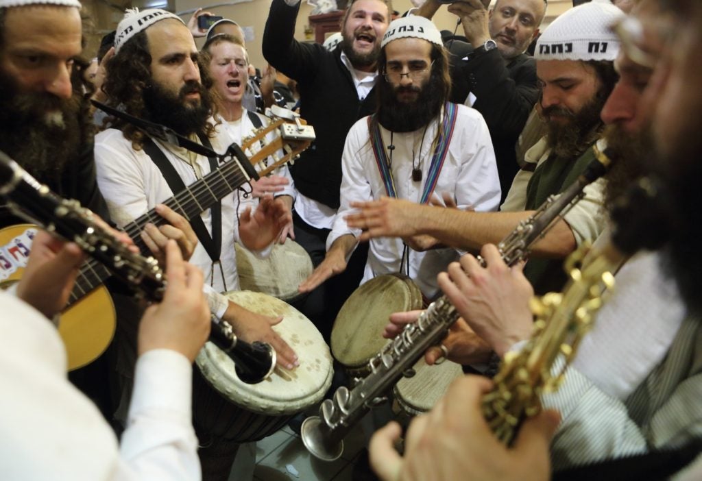 Pilgrims to Uman celebrating at the grave of Rebbe Nachman, Sept. 7, 2013. (Yaakov Naumi/Flash90.)