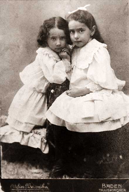 Gisela Kohn Dollinger as a child with her older sister, Helene. (Courtesy Carole Vogel)