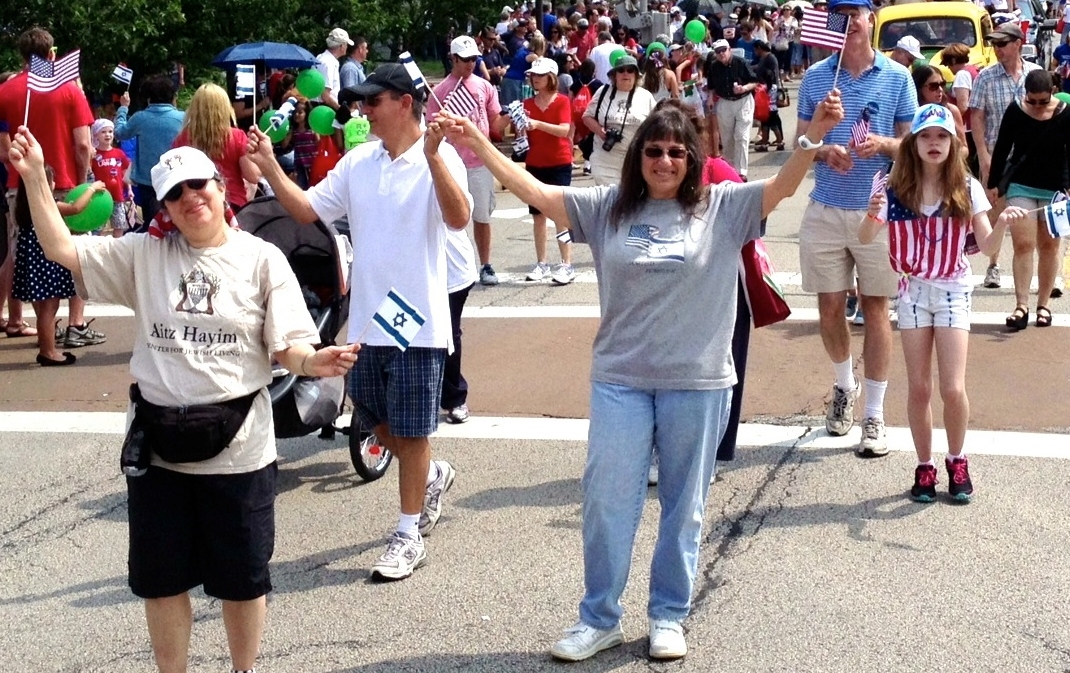 Members of the Aitz Hayim Center for Jewish Living in Glencoe, Ill., show U.S. and Israeli colors at the 2012 Fourth of July parade in nearby Highland Park. (Courtesy Aitz Hayim Center for Jewish Living) 