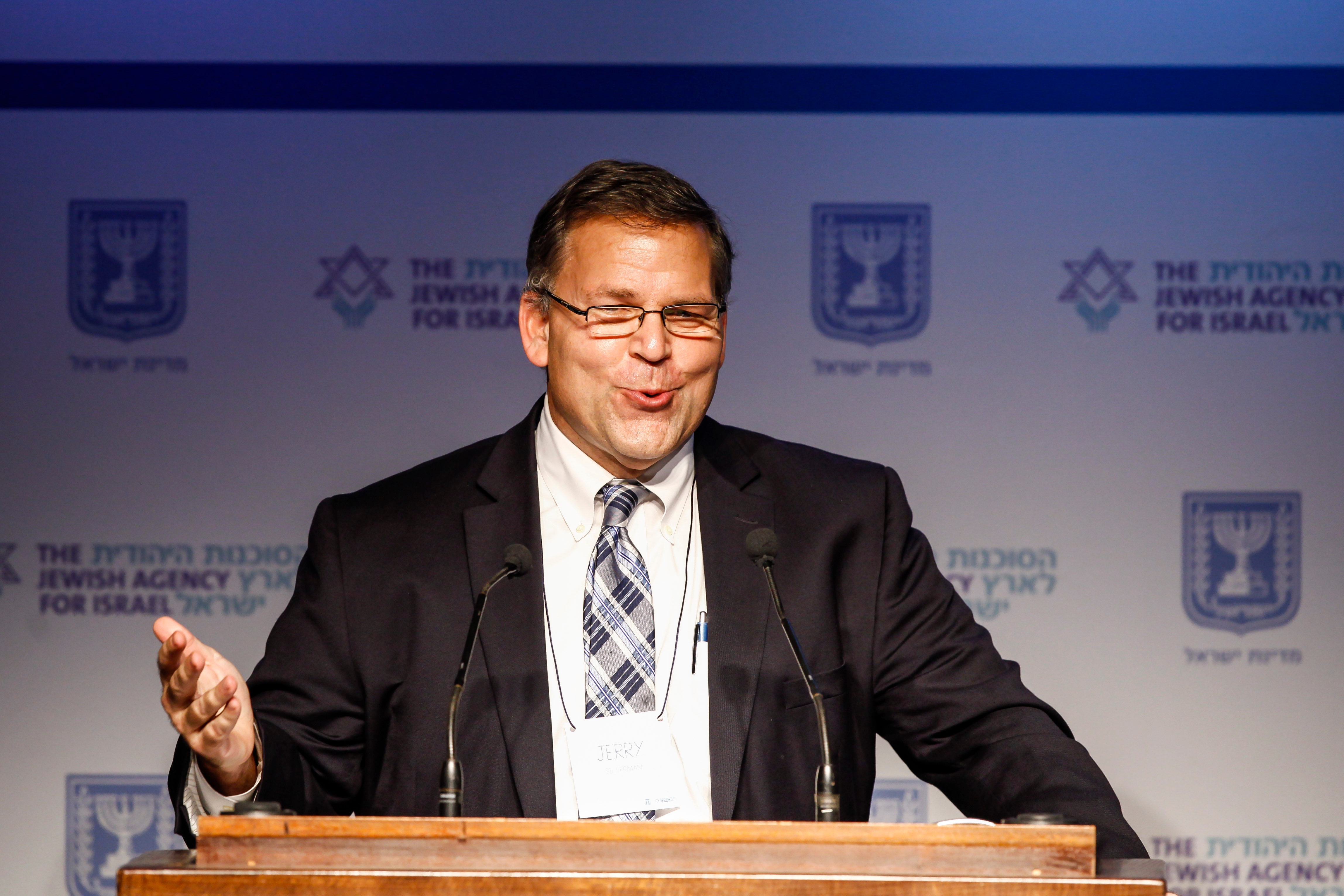 Jerry Silverman, CEO of the Jewish Federations of North America, speaking to the United Jewish Communities General Assembly (GA), an annual conference of thousands of participants from North America, held in Jerusalem, Nov. 7, 2013. (Flash90)