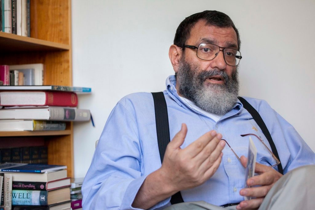 David Landau at his home in Jerusalem on Sept. 22, 2014. (Yonatan Sindel/Flash90)