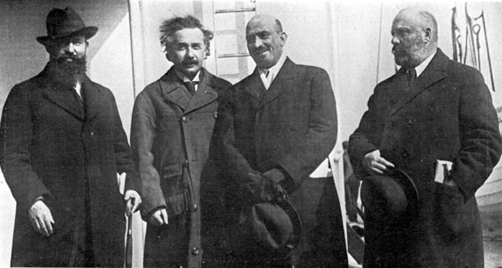 Einstein and Weizmann Take America