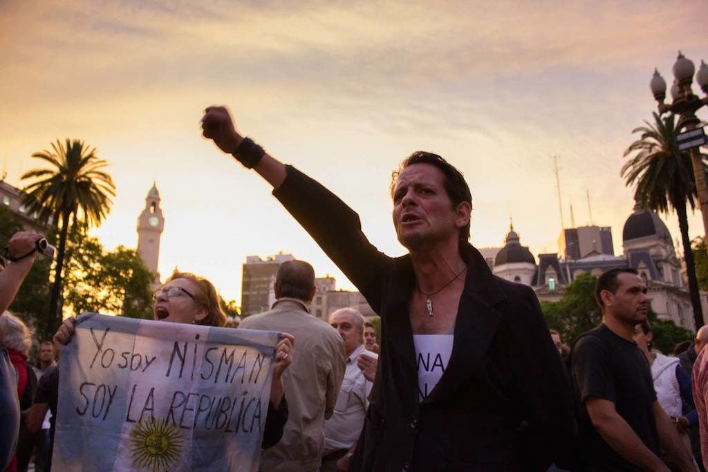 Demonstrators at Buenos Aires' Plaza de Mayo protesting the death of federal prosecutor Alberto Nisman. The banner at left reads