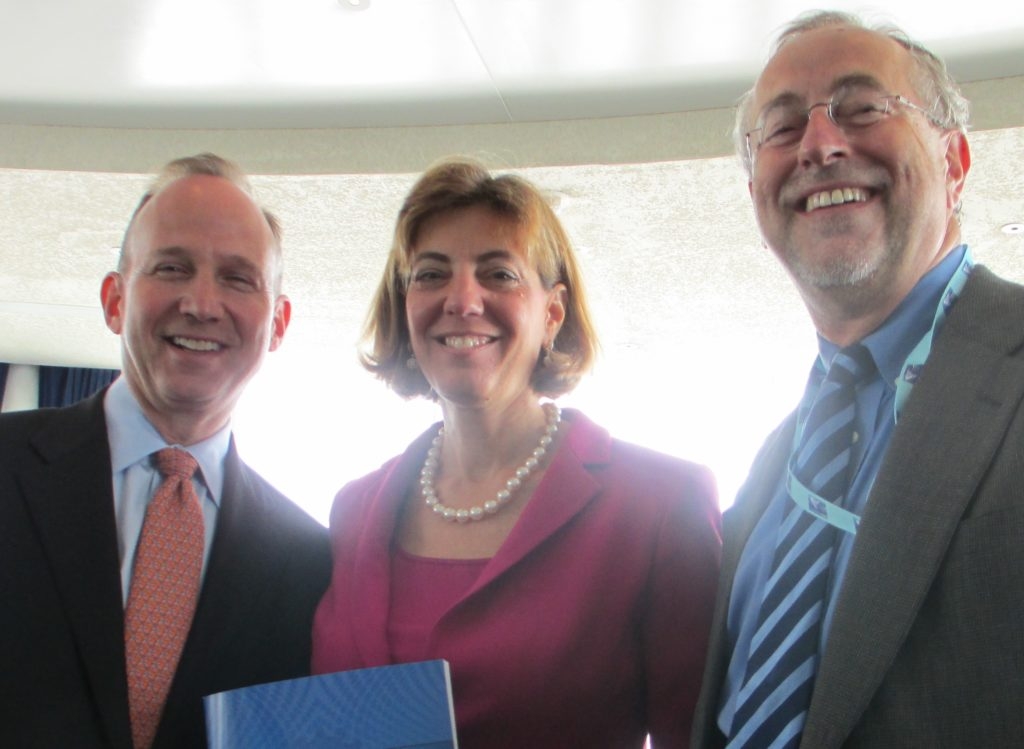 Jennifer Laszlo Mizrahi (center) with Delaware Gov. Jack Markell (left) and RespectAbility board member Doc Sweitzer launch 