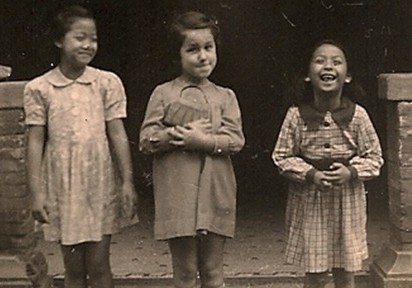 A Jewish girl and her Chinese friends in the Shanghai Ghetto during World War II, from the collection of the Shanghai Jewish Refugees Museum. (Wikimedia Commons)