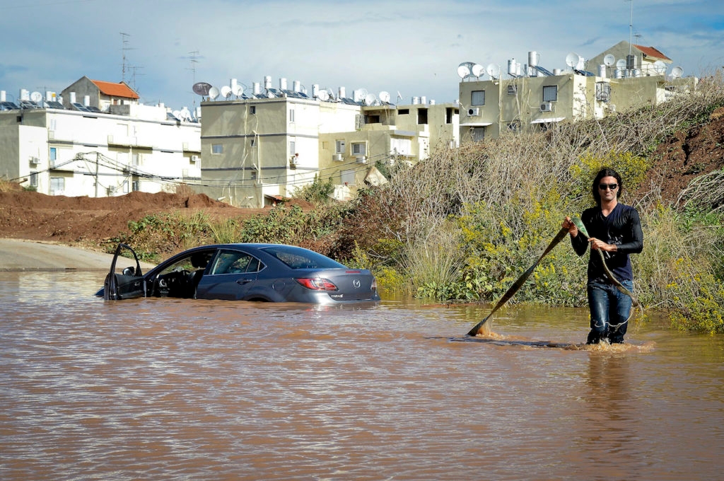 Can this flood in central Israel on Nov. 16, 2014 be blamed on opening of enemy dams? (FLASH90)