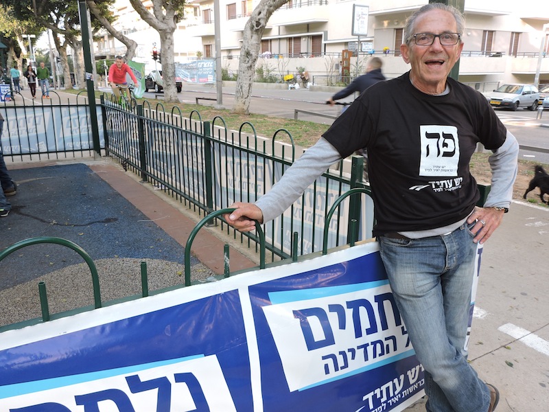 Zvi Zeid, 69, volunteering for Yesh Atid on Election Day in Tel Aviv, March 17, 2015. (Ben Sales)