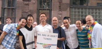 JQY Executive Director Mordechai Levovitz (center, in white shirt holding sign), coordinated Sunday's landmark event. (Courtesy of JQY)