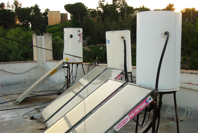 Rooftop solar panels in Israel. (Wikimedia Commons)