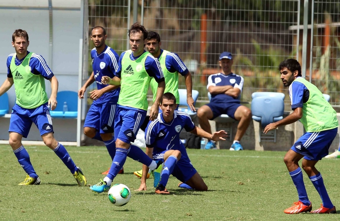 Israel national football team players training in Tel Aviv on Sept. 4, 2013. (Flash90)