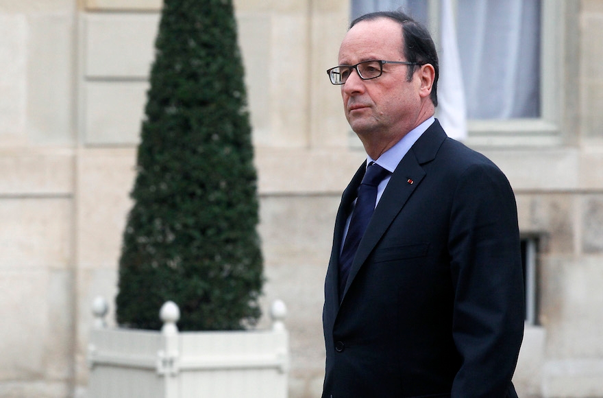 French President Francois Hollande returning to the presidential Elysee palace while the manhunt for the gunmen invovled in the deadly attack at Charlie Hebdo was still underway on January 7, 2015. (Thierry Chesnot/Getty Images)