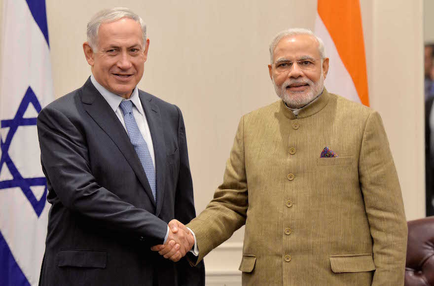 Israeli Prime Minister Benjamin Netanyahu meets with Indian counterpart, Narenda Modi, in New York, September 29, 2014. (Avi Ohayon/FLASH90