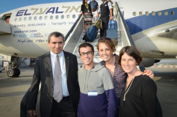 Yaniv, center left, and Hilla, center right, Singerman posing with Israeli Minister of Aliyah and Immigration Absorption Ze'ev Elkin, far left, and their sister, Rachel Gur, far right, who is Elkin's advisor, at Ben Gurion airport in Tel Aviv on Tuesday, July 14, 2015. (Courtesy: Shahar Azran/Nefesh B'Nefesh)