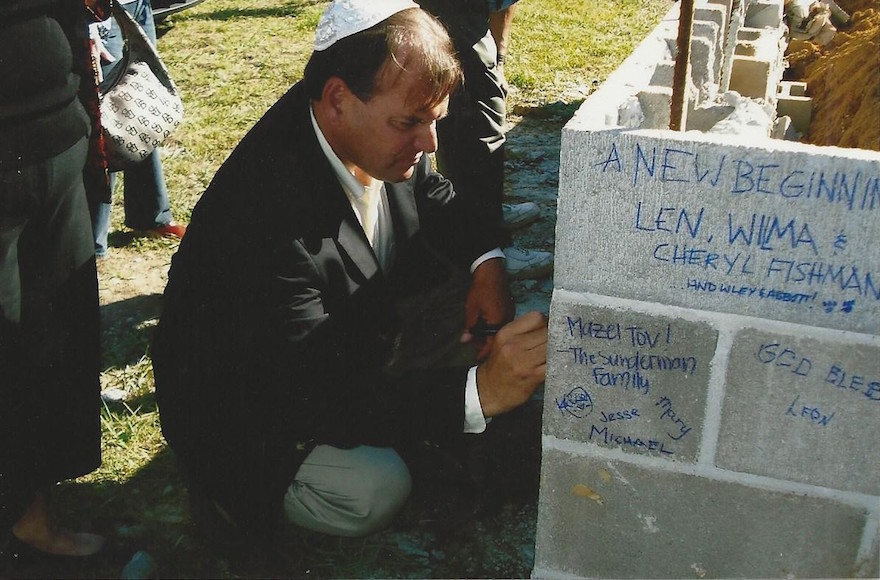 Brad Kessie signs Beth Israel foundation at groundbreak, October 2008. (Congregation Beth Israel)