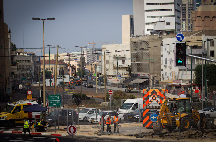 Light rail construction taking place at the intersection of Allenby and Yehuda Halevi Streets in Tel Aviv, on August 04, 2015. (Miriam Alster/Flash90)