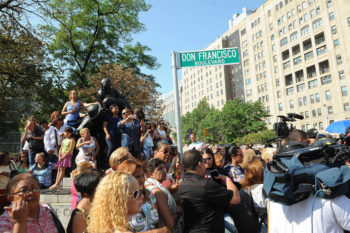 Crowds gather to catch a glimpse of Kreutzberger when a block in Manhattan's Washington Heights was named for him on Sept. 8, 2015. (Courtesy of Univision)