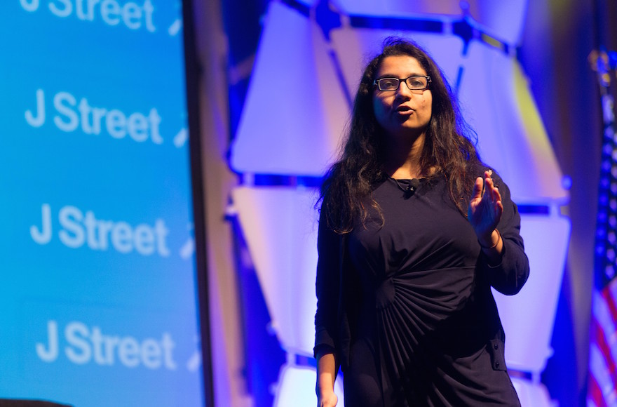 Amna Farooqi speaking at J Street's national conference in March 2015. (Courtesy of J Street)